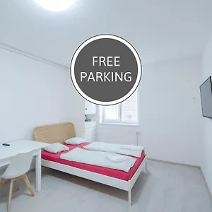 Trzaska With Free Parking Appartamento