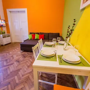 Bright & Light Apartment