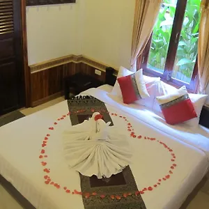 https://golden-lotus-guest-house.hotelsluangprabang.com