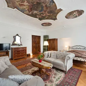 Codelli Deluxe Fresco Centre App With Balcony Appartamento