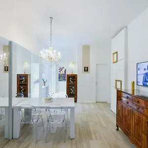 Slovenian Art Story Appartamento